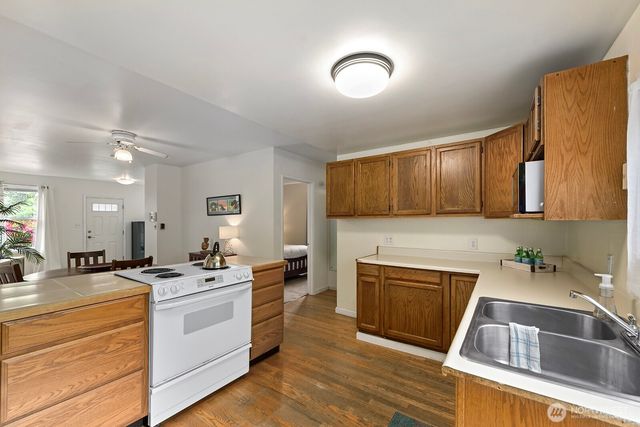 8844 18th Avenue SW, Seattle, WA 98106
