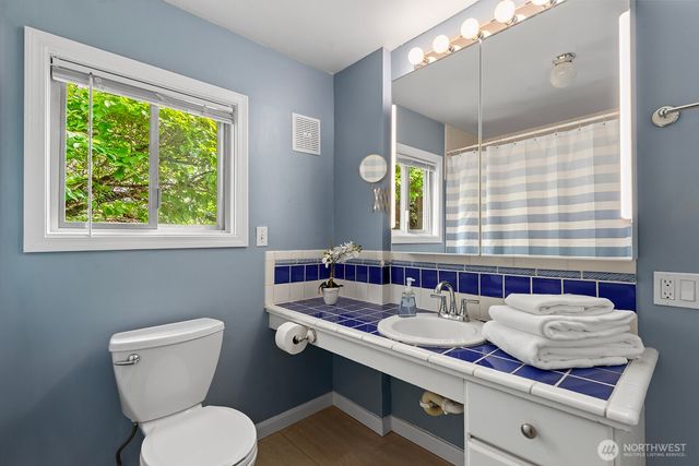 8844 18th Avenue SW, Seattle, WA 98106