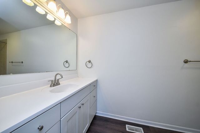 1696 Darwin Court, Wheaton, IL 60189