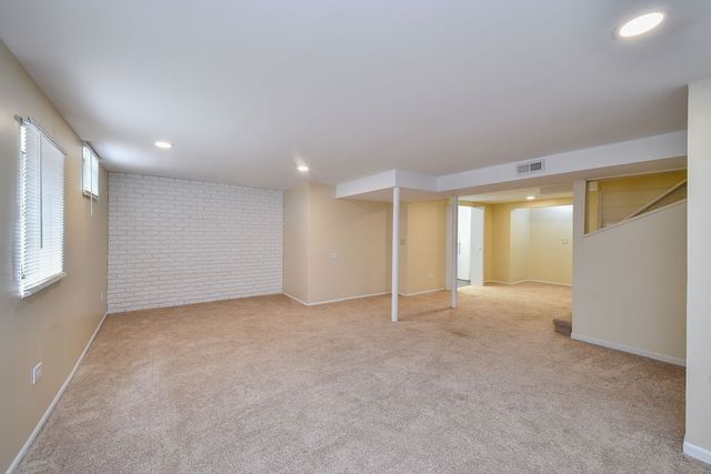 1696 Darwin Court, Wheaton, IL 60189