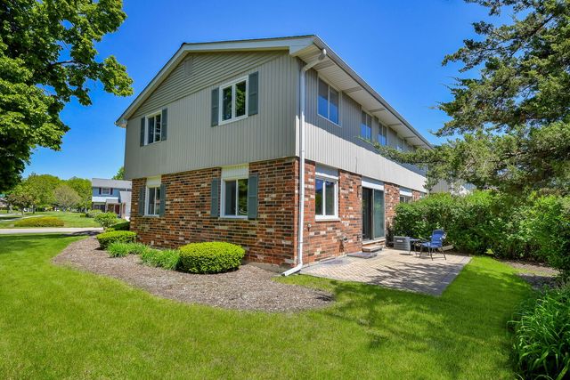 1696 Darwin Court, Wheaton, IL 60189