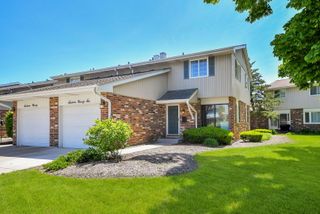1696 Darwin Court, Wheaton, IL 60189