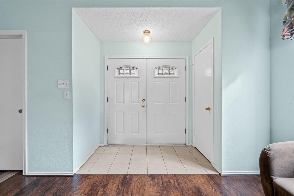 Image 4 of property listing at 6211 Sandy Hollow Drive, Katy, TX 77449