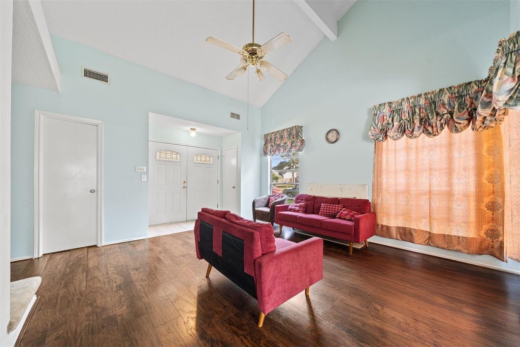 Image 8 of property listing at 6211 Sandy Hollow Drive, Katy, TX 77449