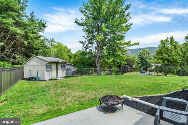 120 DENISON DR, Dauphin, PA 17018