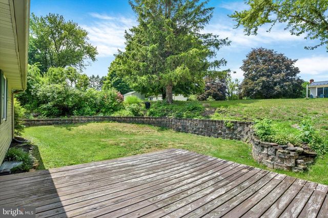 120 DENISON DR, Dauphin, PA 17018