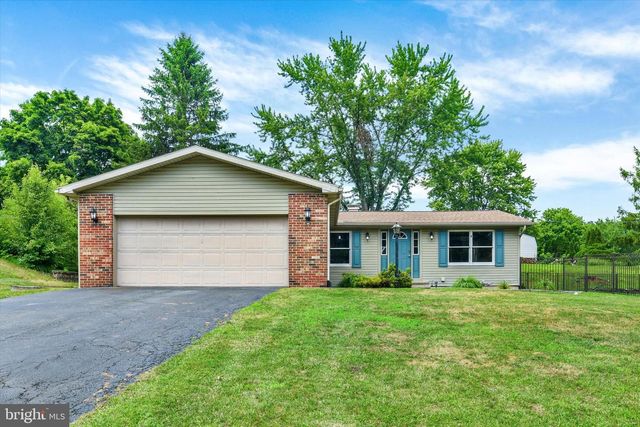 120 DENISON DR, Dauphin, PA 17018