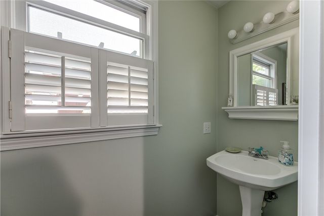 66 Mccorrie Lane, Portsmouth, RI 02871