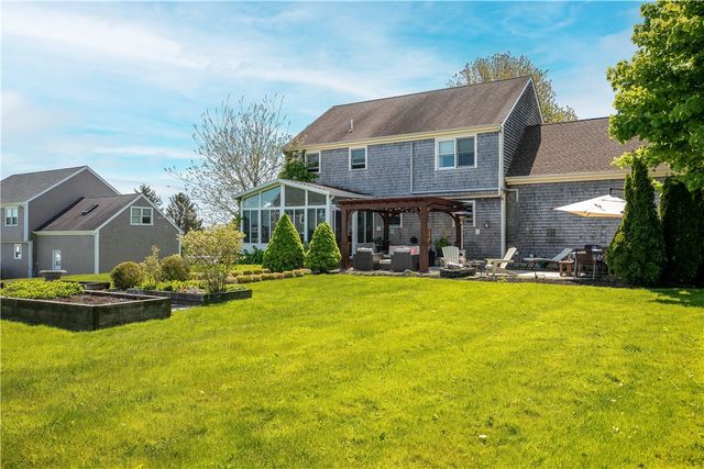 66 Mccorrie Lane, Portsmouth, RI 02871