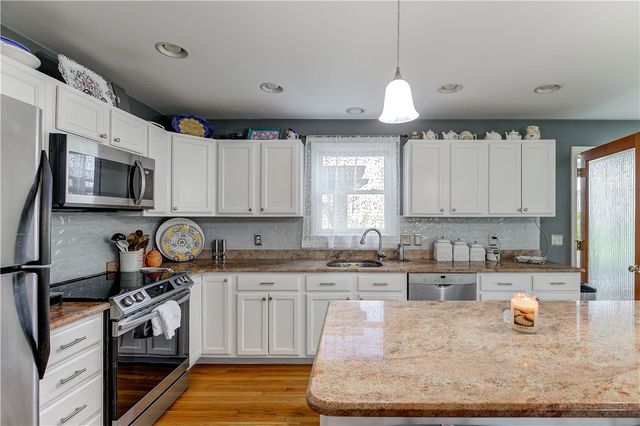 66 Mccorrie Lane, Portsmouth, RI 02871