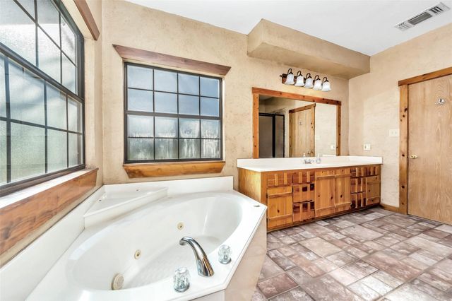 131 County Road 4680, Boyd, TX 76023