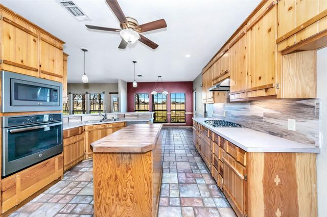 131 County Road 4680, Boyd, TX 76023