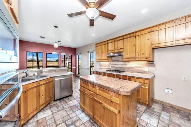 131 County Road 4680, Boyd, TX 76023