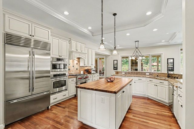 931 Squire Oaks Drive, Villa Hills, KY 41017