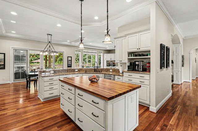 931 Squire Oaks Drive, Villa Hills, KY 41017