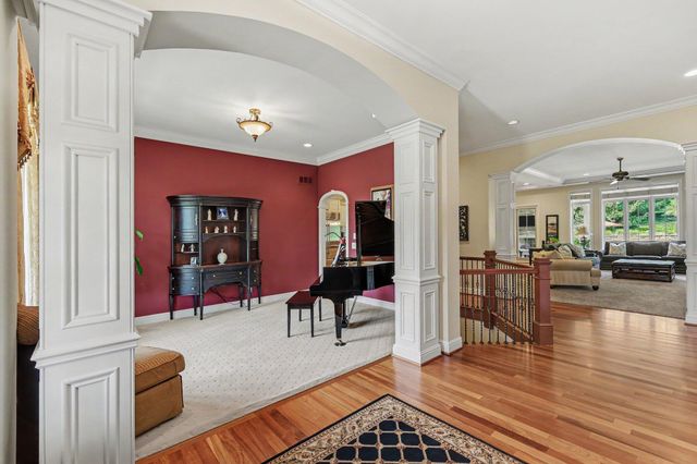 931 Squire Oaks Drive, Villa Hills, KY 41017