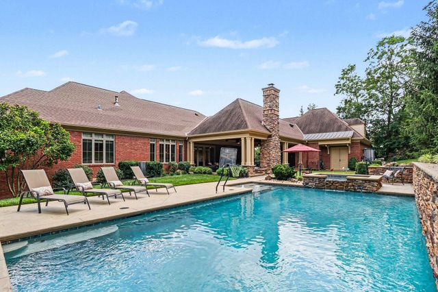 931 Squire Oaks Drive, Villa Hills, KY 41017