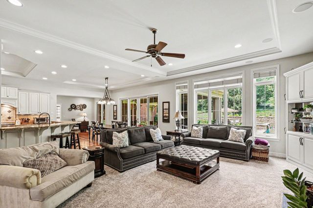 931 Squire Oaks Drive, Villa Hills, KY 41017