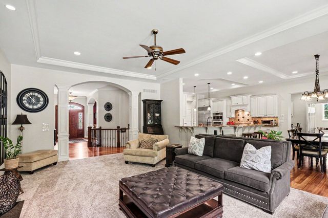 931 Squire Oaks Drive, Villa Hills, KY 41017