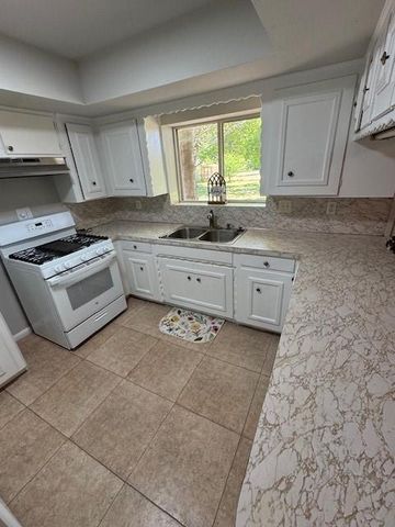 100 Bybee Street, Willis, TX 77378