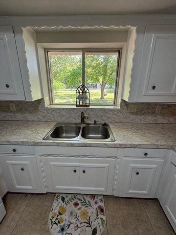 100 Bybee Street, Willis, TX 77378