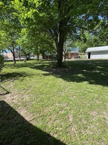 100 Bybee Street, Willis, TX 77378