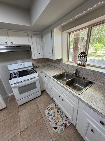 100 Bybee Street, Willis, TX 77378
