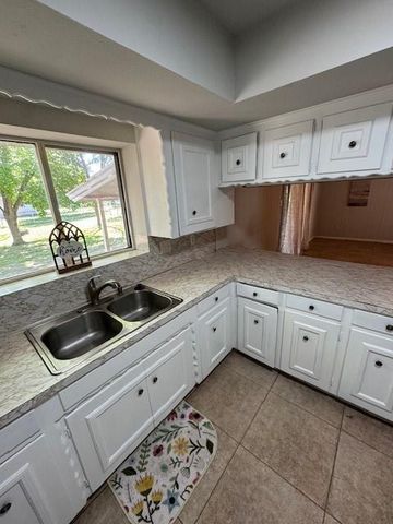 100 Bybee Street, Willis, TX 77378