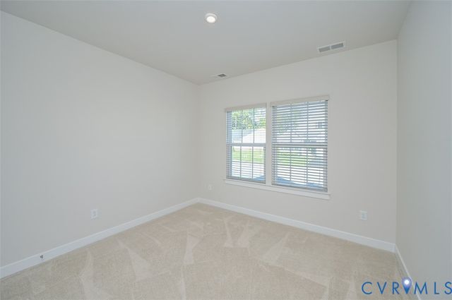 11325 Vulcan Ln, Chester, VA 23831