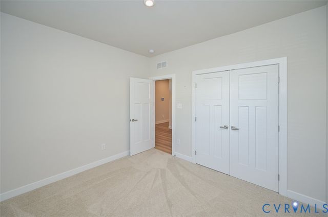 11325 Vulcan Ln, Chester, VA 23831
