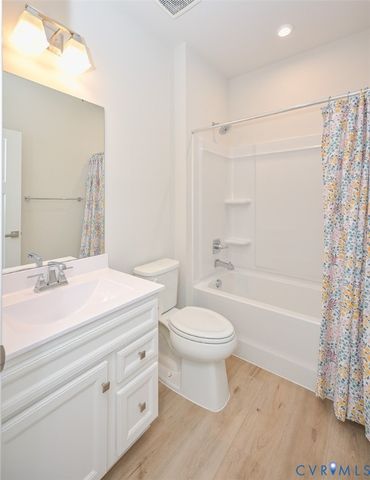11325 Vulcan Ln, Chester, VA 23831
