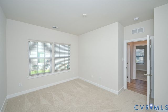 11325 Vulcan Ln, Chester, VA 23831