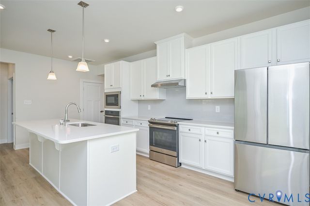 11325 Vulcan Ln, Chester, VA 23831