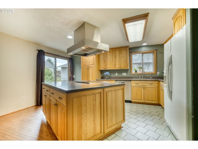355 S 13TH St, St Helens, OR 97051