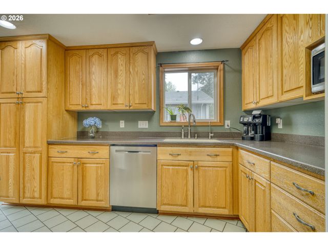 355 S 13TH St, St Helens, OR 97051