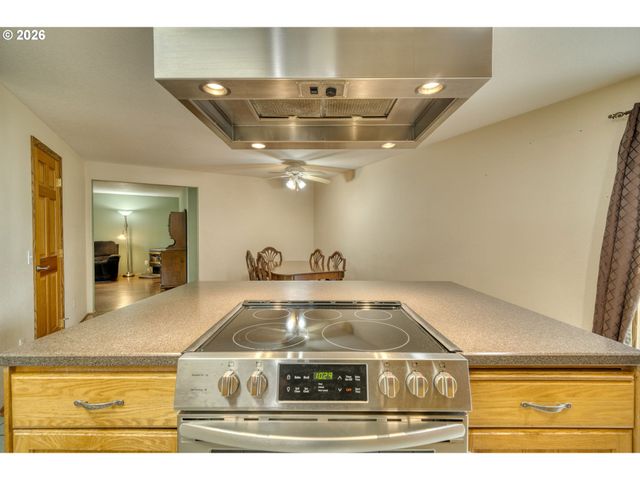 355 S 13TH St, St Helens, OR 97051