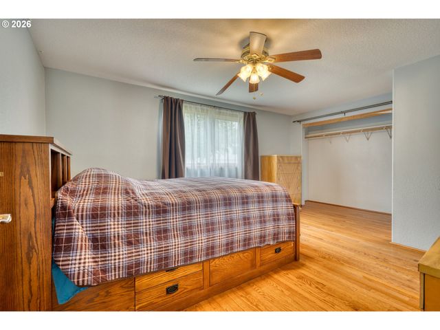 355 S 13TH St, St Helens, OR 97051