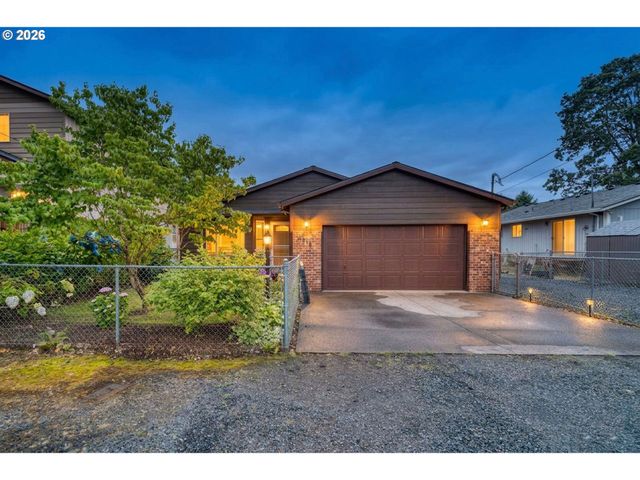 355 S 13TH St, St Helens, OR 97051