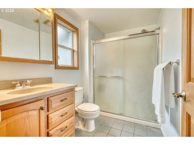 355 S 13TH St, St Helens, OR 97051