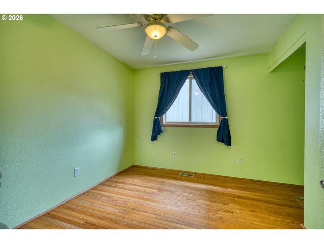 355 S 13TH St, St Helens, OR 97051