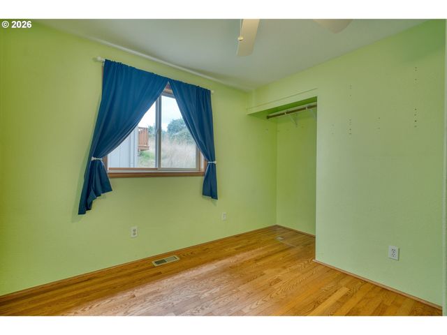 355 S 13TH St, St Helens, OR 97051