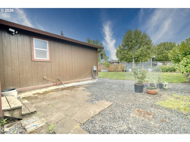 355 S 13TH St, St Helens, OR 97051