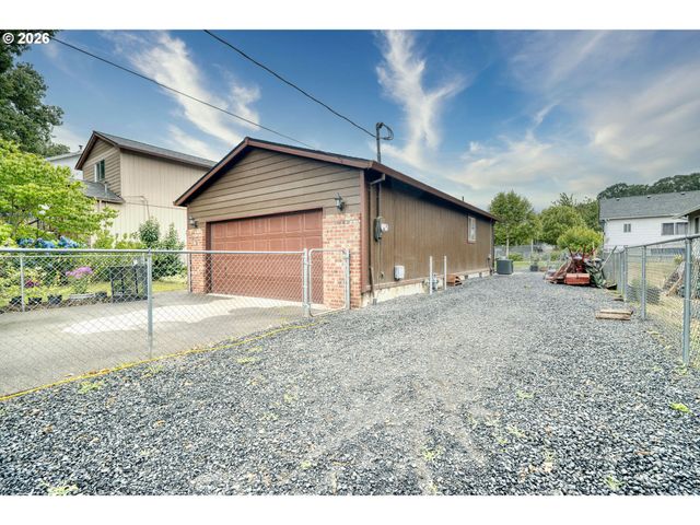 355 S 13TH St, St Helens, OR 97051