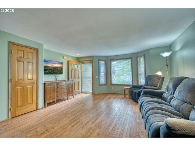 355 S 13TH St, St Helens, OR 97051