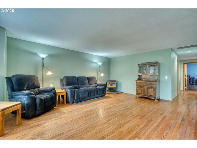 355 S 13TH St, St Helens, OR 97051
