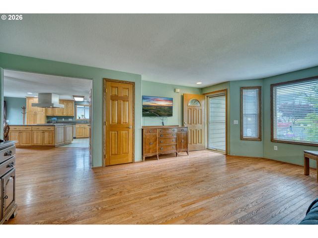 355 S 13TH St, St Helens, OR 97051