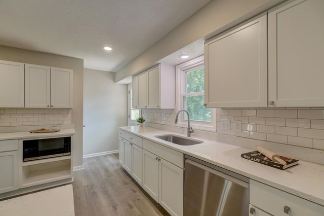 5881 Lexington Avenue N, Shoreview, MN 55126
