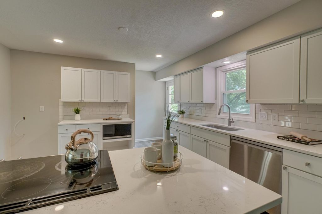 5881 Lexington Avenue N, Shoreview, MN 55126 — photo 4