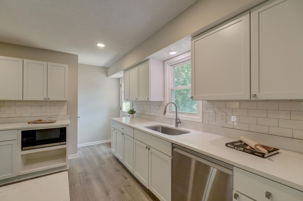 5881 Lexington Avenue N, Shoreview, MN 55126 — photo 5