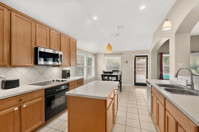 2420 Bent Trail, Mansfield, TX 76063